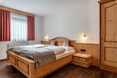Image de Appartement \"Prapoz Typ B3\" avec vue sur les montagnes, jardin et Wi-Fi.