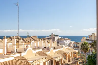 Image de Appartement \"Piso Peñoncillo\" avec vue sur la mer, terrasses et Wi-Fi.