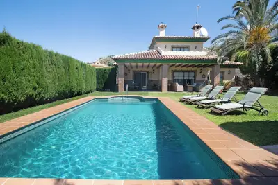 Image de Villa pour les familles de Los Agaves avec vue sur les montagnes, piscine et Wi-Fi.