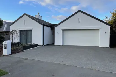 Image de Stunning park side house in Wigram Skies