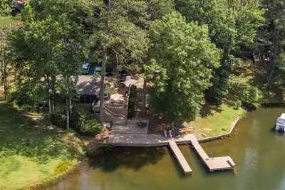 Image de Lily Pad at Lake Martin | 4 Bed, 2 Bath
