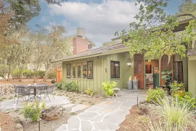 Image de 3855 Carmel Nest - Mid-Century Home & Guest Suite