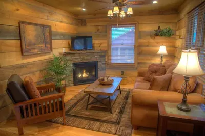 Image de Chimney Mtn 3 | Dog Friendly Cabin with Covered Hot Tub and Hot Tub. Near Helen