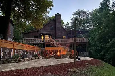 Image de Bearadise- Dog Friendly with Incredible Outdoor Space, Fire Pit, and Ev Charger