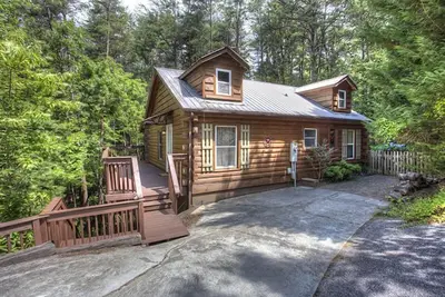 Image de Knotty Bear | 3 Br Innsbruck Home with Wooded Views. Located in Helen, Ga