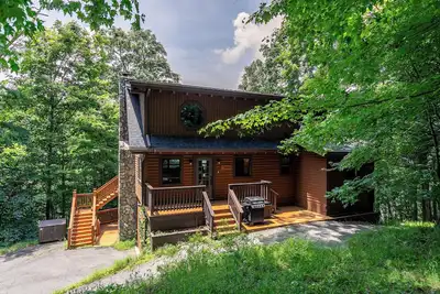 Image de Lazy Oaks Lodge - Perfect family getaway 10 mins to Boone. Beautifully furnished! Great amenities!