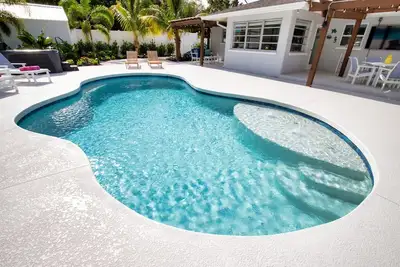 Image de Tropical Oasis Heated Pool Hot Tub Near Siesta Key