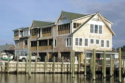 Image de Knowing You:  Harbor and sunsets views from screened porch