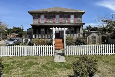 Image de Exiled on Main Street: Large Pet-friendly home