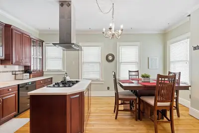 Image de Stately Park Ave. Century Home - Sleeps 6!