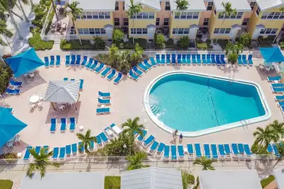 Image de Upscale 3 Br Condo w/Pool and Fabulous Location!