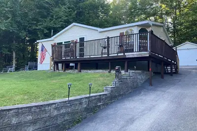Image de Cozy, peaceful \"camp\" in Hollywood Hills, just north of the town of Old Forge