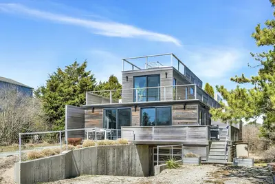 Image de Modern beachfront home, stunning Atlantic ocean views, rooftop terrace, . . .