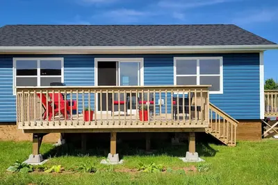 Centrally located brand new cottage in Pei overlooking Darnley Basin. Sleeps 4-6