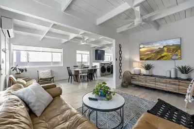 Image de Steps 2 Cleo Beach! 5 Min Walk to Dtwn (Air Conditioning! )