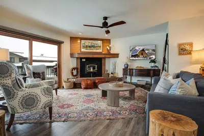 Image de Ra219 | Nicely Updated Condo | Beautiful Views | Winter Shuttle | Wood Fireplace