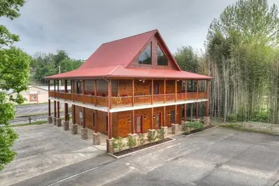 Image de Downtown Lodge Blue Ridge, sleeps 14, walk to strip