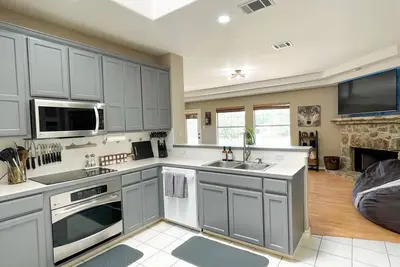 Image de Home On Golf Course, w\/ Game Room &Outdoor Firepit