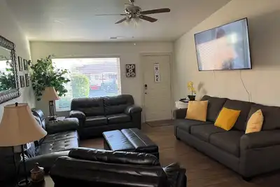 Image de Quiet, charming, remodeled 2 bedroom townhome just minutes from the Red Cliffs