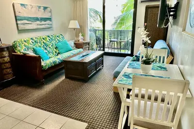 2 Side By Side Condos 2 Blocks From The Beach! Lots Of Sleeping Space!