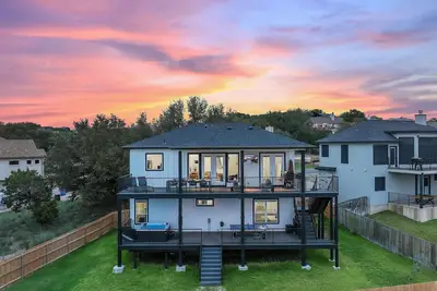 Image de Lake Retreat w Private Hot Tub, Lake Views, Boat Parking & Local Store Access!
