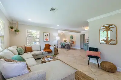 Image de 3 Br w/ Riverview & Fenced in Yard, Near Busch Gardens, Usf, Hospitals & Ybor