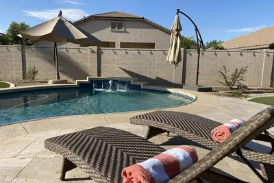 Image de Luxurious desert home with pool and game rooms!