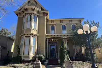 Image de Family Friendly, Historic Mansion Row, **5 min from Louisville! **