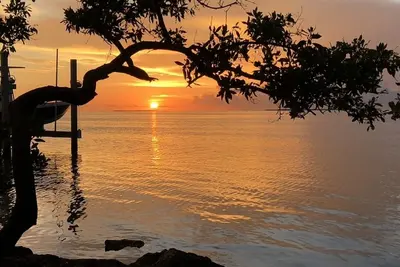 Bay view villa in Islamorada, palm trees, shade trees and two private porches