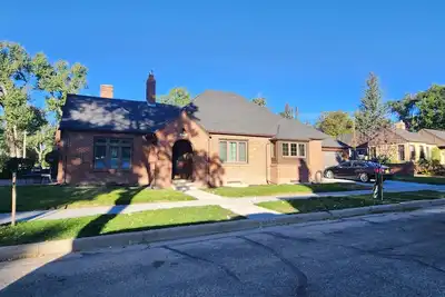 Image de Welcome to our More on Moore 1936 Home 4bdr, 2br sleeps 8, w\/Ac