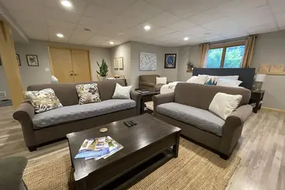 Image de Parkside Retreat - | Minutes from Elkhart & Road America - A relaxing getaway close to it all