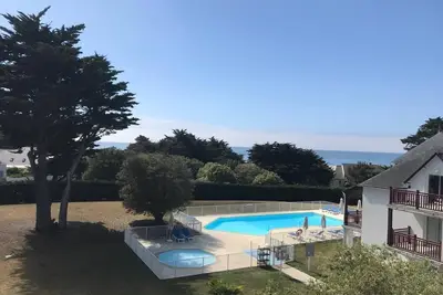 Image de Spacious renovated duplex with outdoor pool in wooded grounds + spa