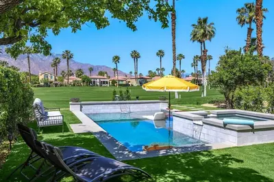 Image de Desert Princess – Stylish Pool Home on Golf Course with Mountain Views & Game Room