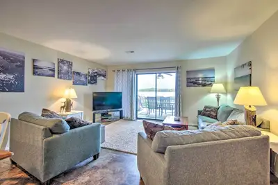 Image de Pool Days & Water Fun Await: Lake Ozark Escape!