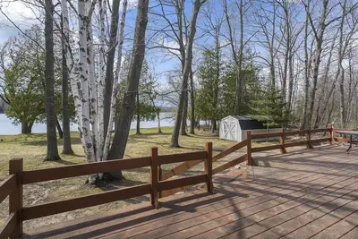 Image de Munro Lake House Central Location to Northern Michigan's Favorite Activities!