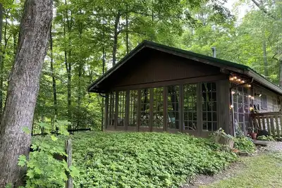 Image de Quiet cottage nestled in the woods
