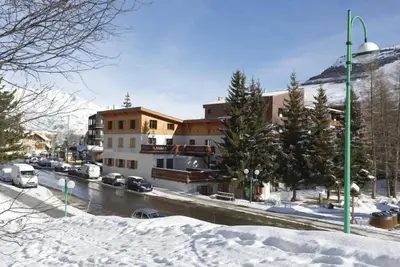 Image de 300m des commerces, 2ème étage, terrasse, télévision, casier à ski, 38m², Les 2 Alpes