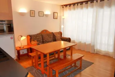 Image de 20m des commerces, 3ème étage, balcon, parking, télévision, casier à ski, 36m², Les 2 Alpes