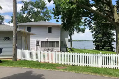 Image de Family Waterfront Lakehouse with Large Side Yard and Picture Perfect Sunsets!