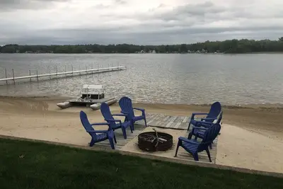 Image de Beautiful beach house, luxury family retreat - 227 ft sandy beachfront! Hot Tub!