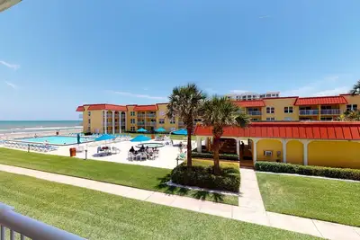 Image de Oceanfront 2br/2ba Condo, Direct Beach Access, Pool, Point East, New Smyrna Beach