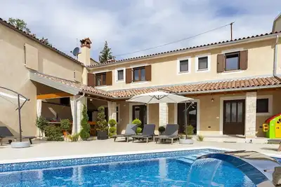 Image de Lovely restored house with heated pool