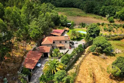 Farmhouse with pool and fireplace 20m from Spain!