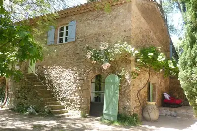 Image de Propriété ****pour 8 personnes- 1, 2 hectares-1 étang