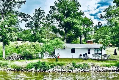 Image de Lake Victoria, White cabin with beautiful views overlooking the lake