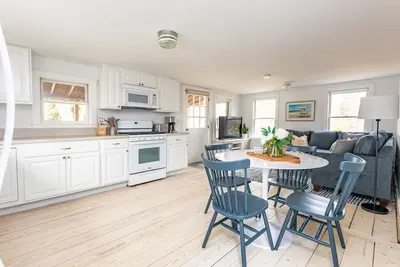Image de 3 Br cozy Vineyard Vacation Apartment