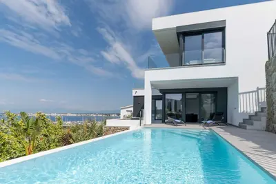 Image de Merveilleuse maison de vacances privée avec piscine privée, climatisation, Tv, terrasse et parking