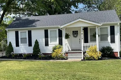 Image de Cottage Haven-cozy, clean, comfortable close to Dt