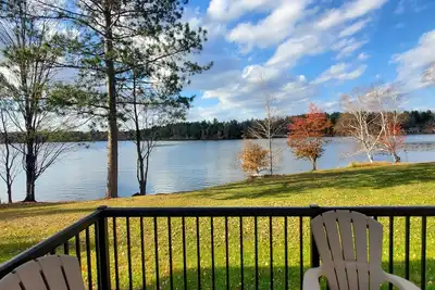Image de Shore View Cabins- Cabin 1- lakefront vacation rental on the Phillips Chain