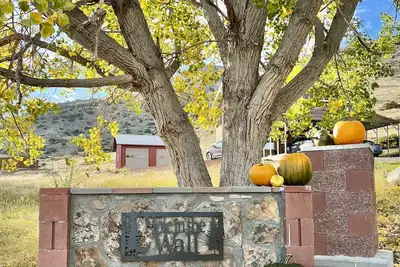 Image de Hole in the Wall Getaway - New Listing!